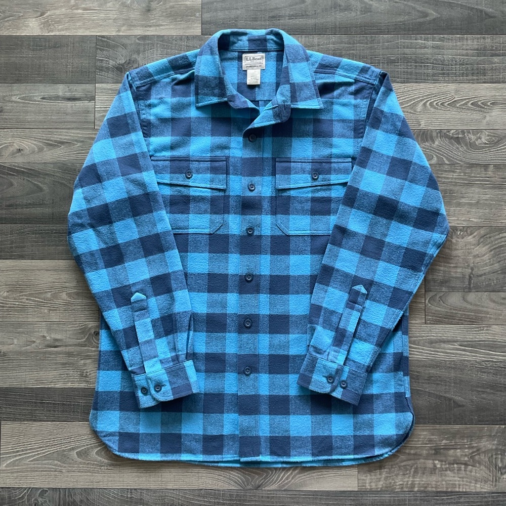 LL Bean Chamois Shirt Men’s Size MEDIUM Navy & Light Blue Check Button Up 277981